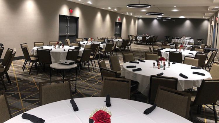 Holiday Inn & Suites Fort Bragg Area Meeting
