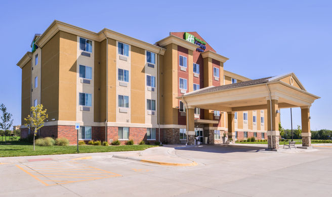 Holiday Inn Express & Suites York Exterior