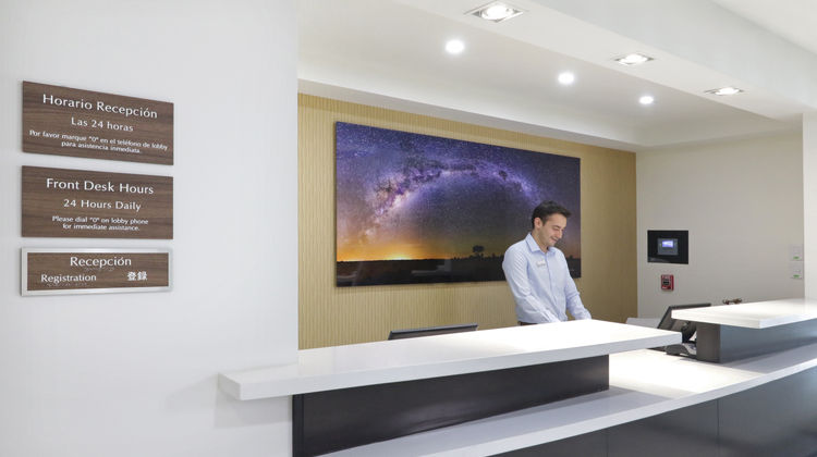 Candlewood Suites Celaya Lobby