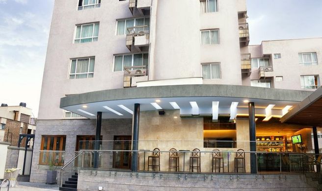 Zehneria Portico Hotel Exterior