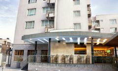 Zehneria Portico Hotel