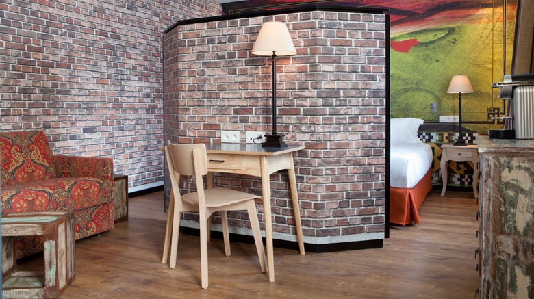 <b>L'Antoine Hotel Suite</b>. Images powered by <a href="https://www.leonardoworldwide.com/" title="Leonardo Worldwide" target="_blank">Leonardo</a>.