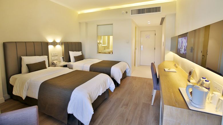<b>Al Qasr Metropole Hotel Room</b>. Images powered by <a href="https://www.leonardoworldwide.com/" title="Leonardo Worldwide" target="_blank">Leonardo</a>.