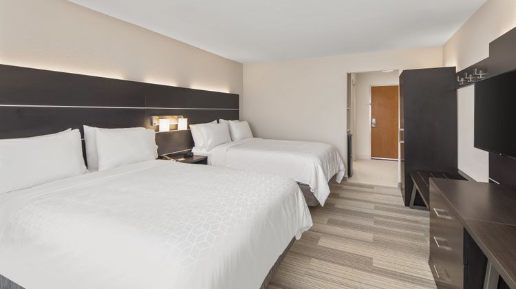 Holiday Inn Express & Suites Hardeeville Room