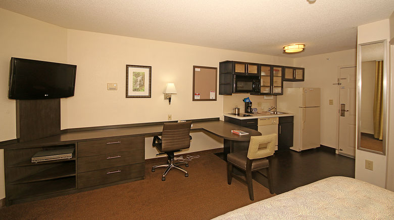 <b>Candlewood Suites Newport News Room</b>. Images powered by <a href="https://www.leonardoworldwide.com/" title="Leonardo Worldwide" target="_blank">Leonardo</a>.