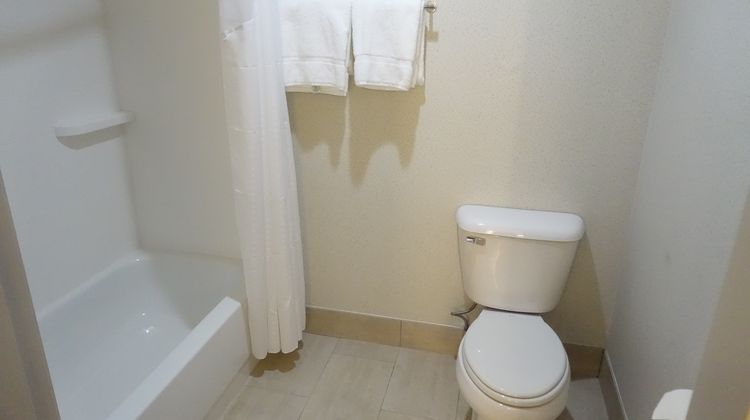 Holiday Inn Express & Suites Brentwood Room