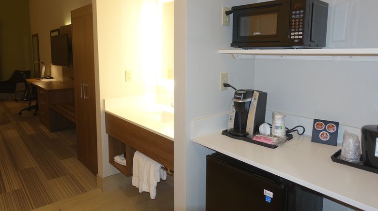 <b>Holiday Inn Express & Suites Brentwood Room</b>. Images powered by <a href="https://www.leonardoworldwide.com/" title="Leonardo Worldwide" target="_blank">Leonardo</a>.
