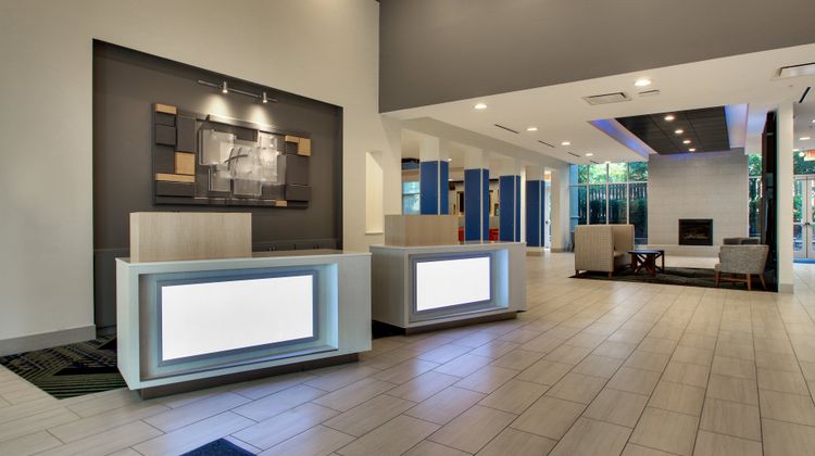 Holiday Inn Georgetown/Lexington Lobby