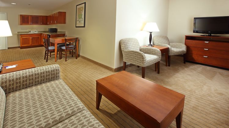Holiday Inn Express Hotel & Suites Suite