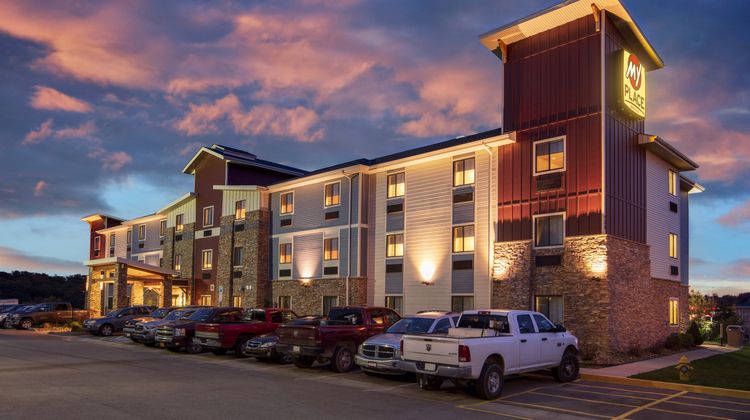 My Place Hotel-Beaver Valley Exterior