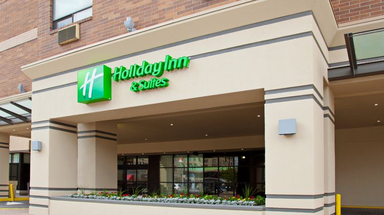 Holiday Inn & Suites Winnipeg Exterior