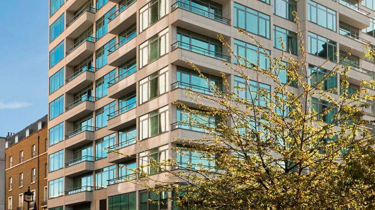 COMO Metropolitan London Exterior