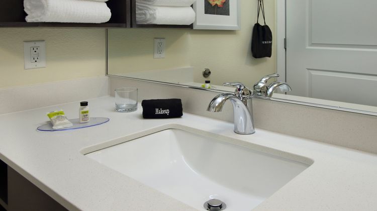 Candlewood Suites Frisco Room