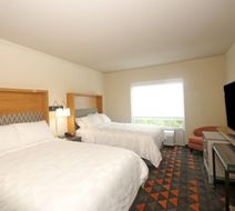 Holiday Inn & Suites Fort Bragg Area Room