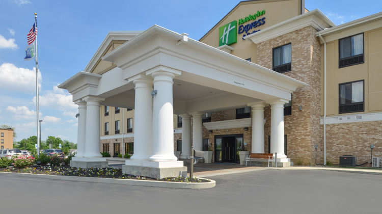 Holiday Inn Express & Suites Exterior