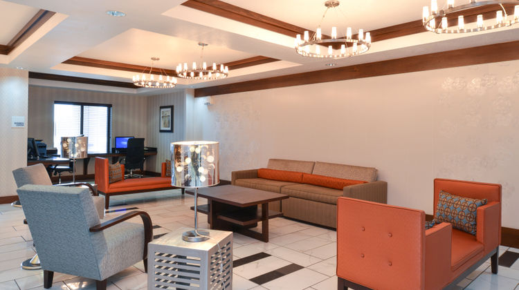 Holiday Inn Express & Suites Lobby