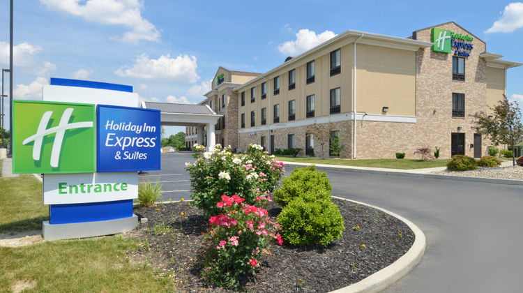 Holiday Inn Express & Suites Exterior