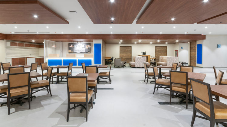 Holiday Inn Express Mexico Basilica Lobby