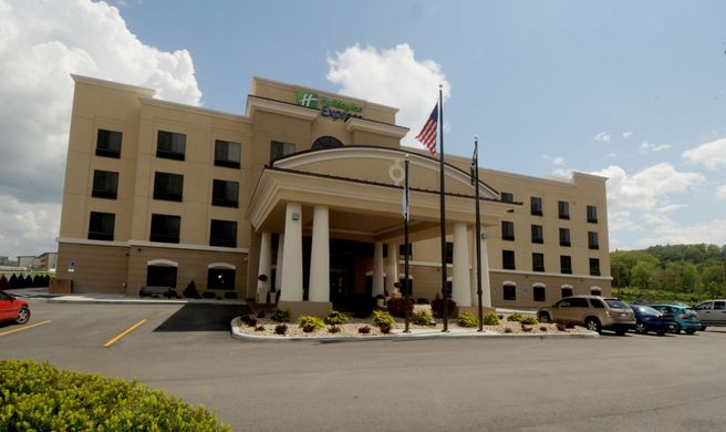 Holiday Inn Express Somerset Exterior