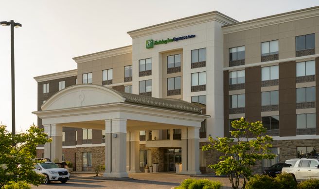 Holiday Inn Express & Suites North Bay Exterior