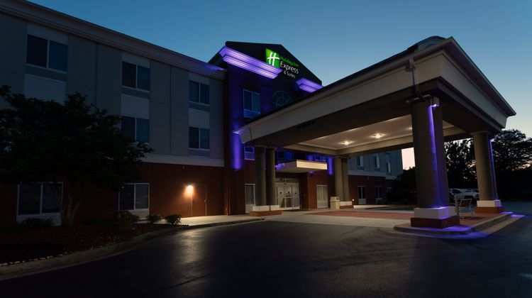 Holiday Inn Express & Suites Athens Exterior