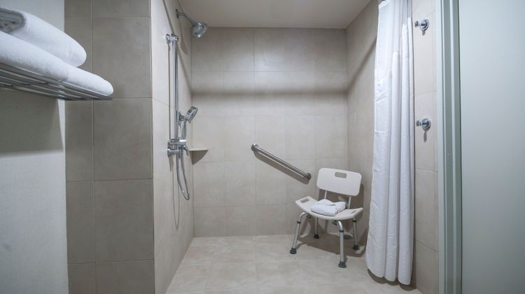 Holiday Inn Express & Suites Juventud Room