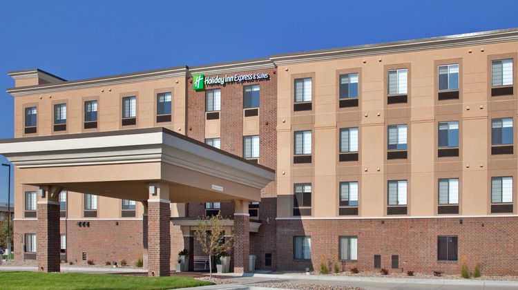 Holiday Inn Express/Stes Lincoln Arpt Exterior