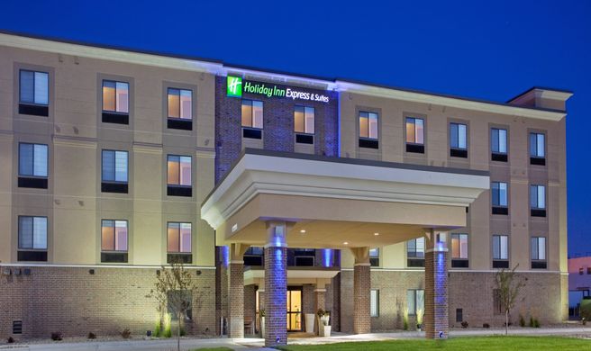 Holiday Inn Express/Stes Lincoln Arpt Exterior