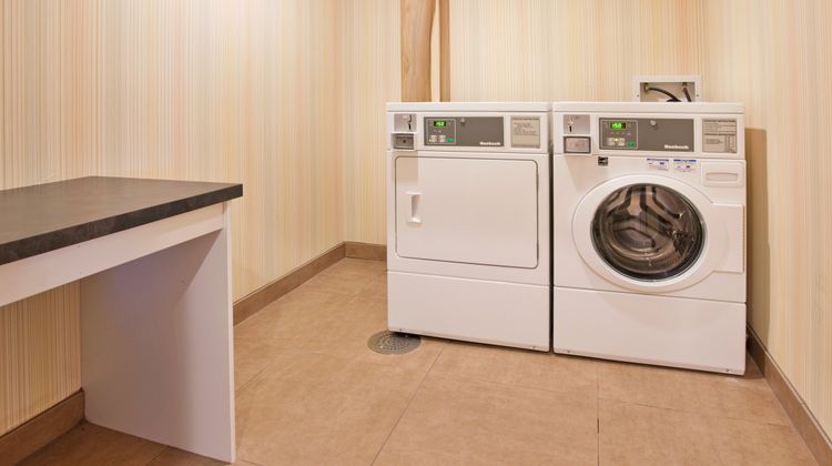 Holiday Inn Express/Stes Lincoln Arpt Other