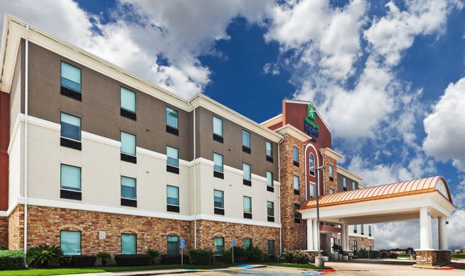 Holiday Inn Express Hotel & Suites Exterior