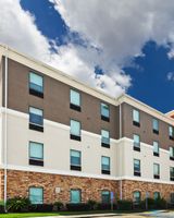Holiday Inn Express Hotel & Suites
