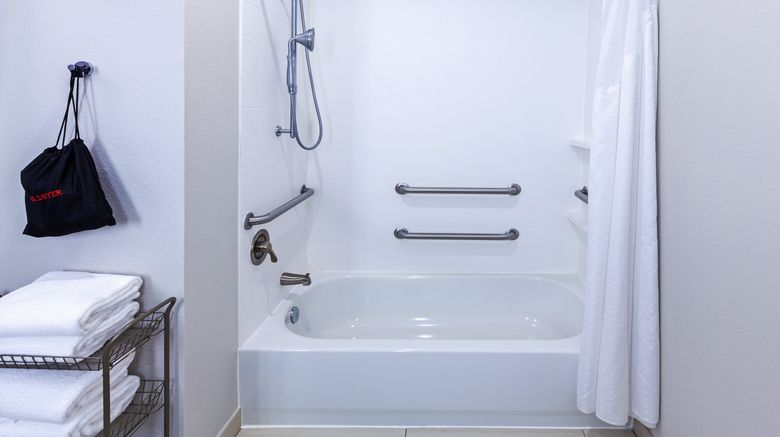 <b>Holiday Inn Express Hotel & Suites Room</b>. Images powered by <a href="https://www.leonardoworldwide.com/" title="Leonardo Worldwide" target="_blank">Leonardo</a>.