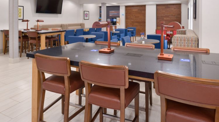 Holiday Inn Express Wixom Restaurant