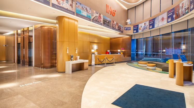 Holiday Inn Express East Station Exterior
