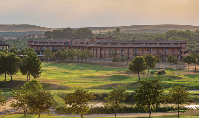 Exe Layos Golf Exterior