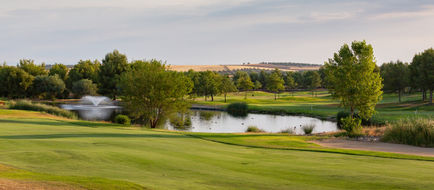 Exe Layos Golf Exterior