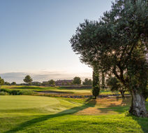 Exe Layos Golf Exterior