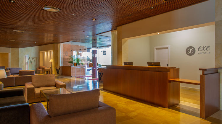Exe Layos Golf Lobby