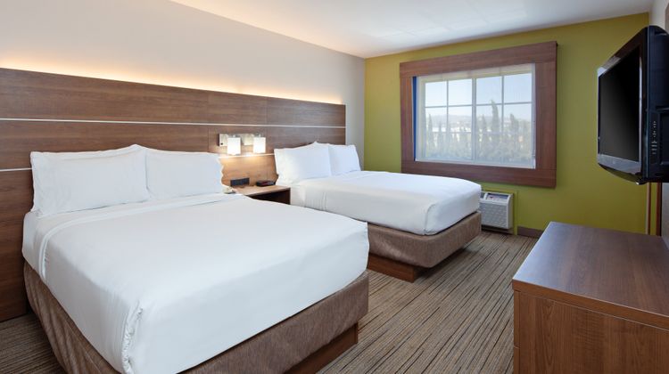 Holiday Inn Express Hotel & Suites Suite