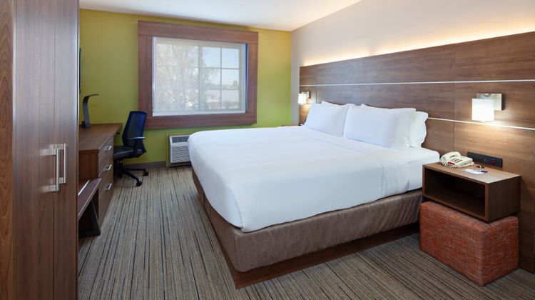 Holiday Inn Express Hotel & Suites Room