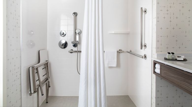 <b>Crowne Plaza Perimeter at Ravinia Room</b>. Images powered by <a href="https://www.leonardoworldwide.com/" title="Leonardo Worldwide" target="_blank">Leonardo</a>.