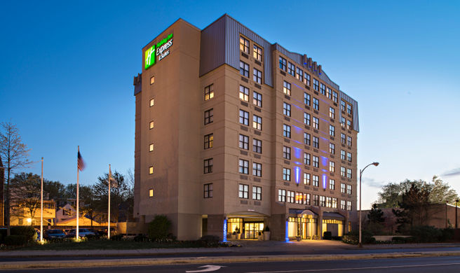 Holiday Inn Express & Suites Exterior