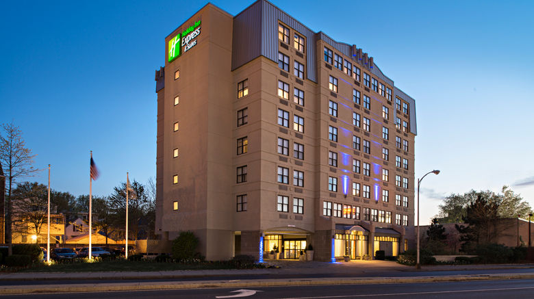 Holiday Inn Express  and  Suites Exterior. Images powered by <a href="https://www.leonardoworldwide.com" target="_blank" rel="noopener">Leonardo</a>.