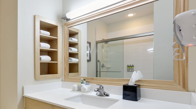 <b>Holiday Inn Express & Suites San Antonio Room</b>. Images powered by <a href="https://www.leonardoworldwide.com/" title="Leonardo Worldwide" target="_blank">Leonardo</a>.