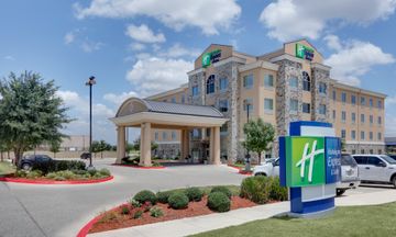Holiday Inn Express & Suites San Antonio