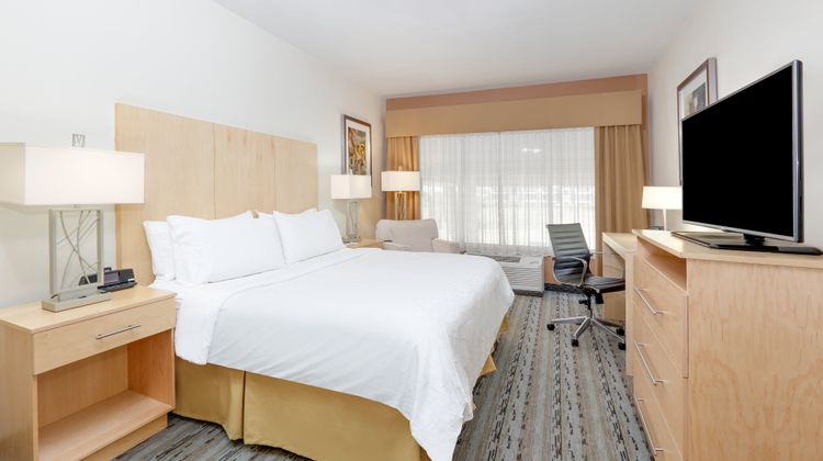 Holiday Inn Express & Suites San Antonio Suite