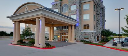 Holiday Inn Express & Suites San Antonio Exterior