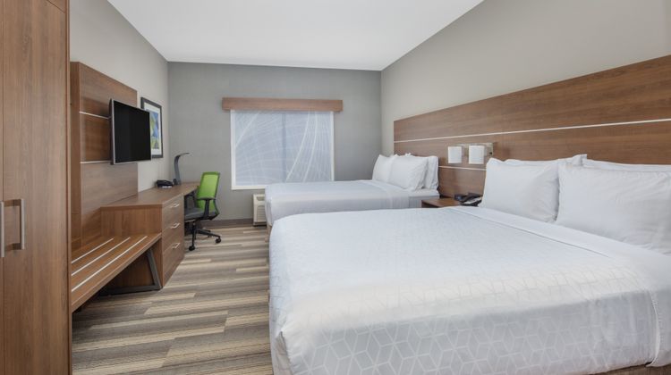 Holiday Inn Express & Suites Surprise Suite