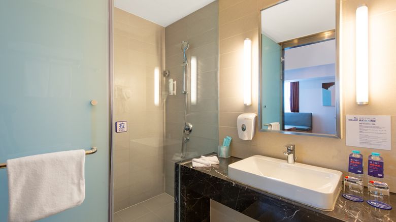 <b>Holiday Inn Express Jinan Sports Center Room</b>. Images powered by <a href="https://www.leonardoworldwide.com/" title="Leonardo Worldwide" target="_blank">Leonardo</a>.