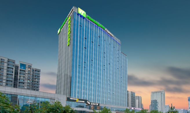 Holiday Inn Express Jinan Sports Center Exterior